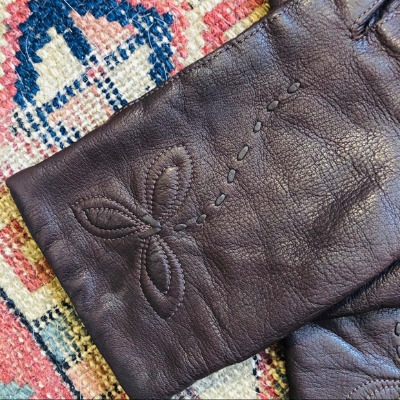 Pair of vintage embroidered lined leather gloves - Picture 7 of 8